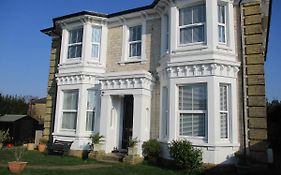 Lovely Spacious 3 Bedded First Floor Apartment